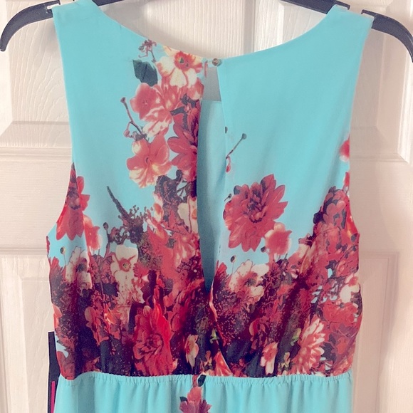 Flirty Floral Dex Dress - Picture 3 of 4